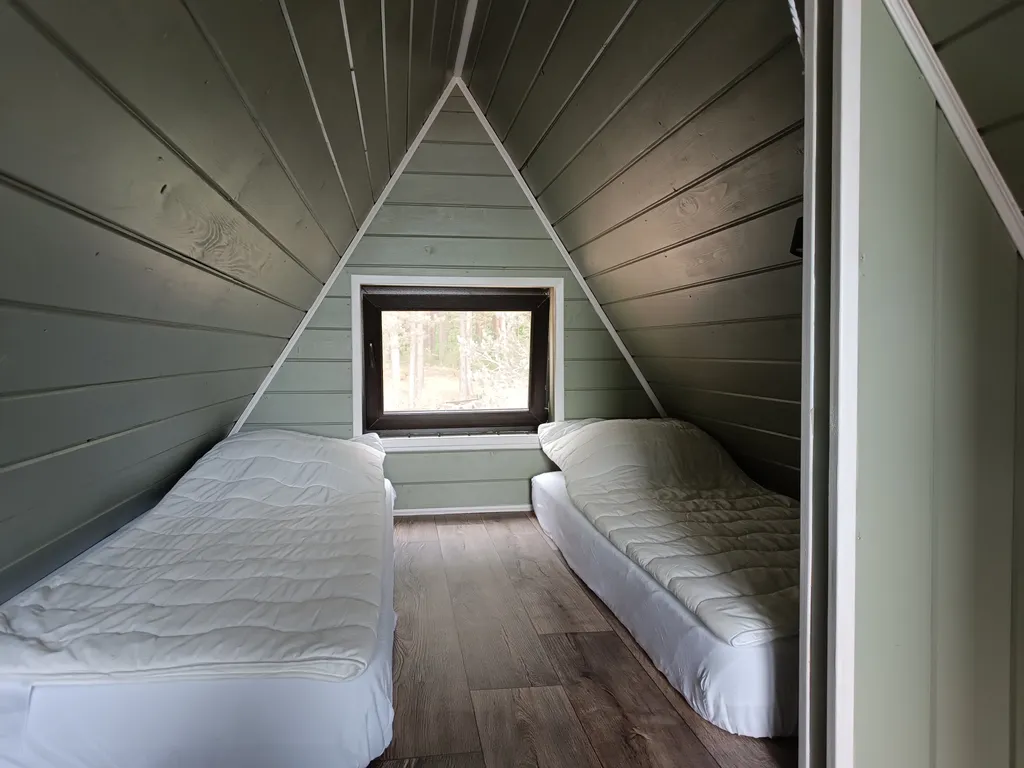 Дом А-фрейм на берегу озера