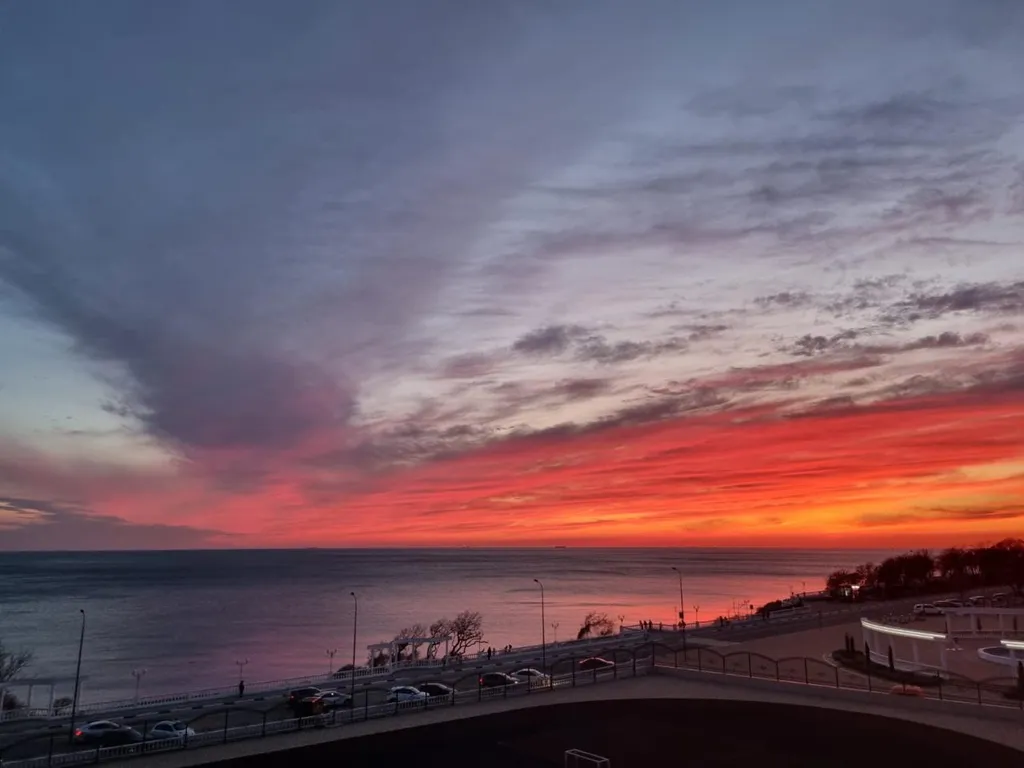 Современная квартира с панорамным видом на море