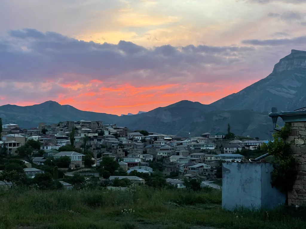 Гостевой домик Ругуджа с террасой и видом на горы и лес