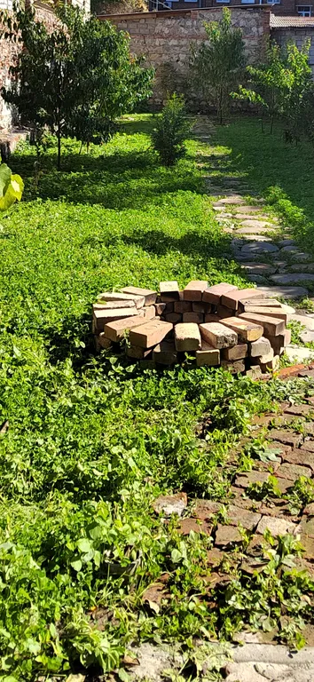 Уютный дом с садом в центре города