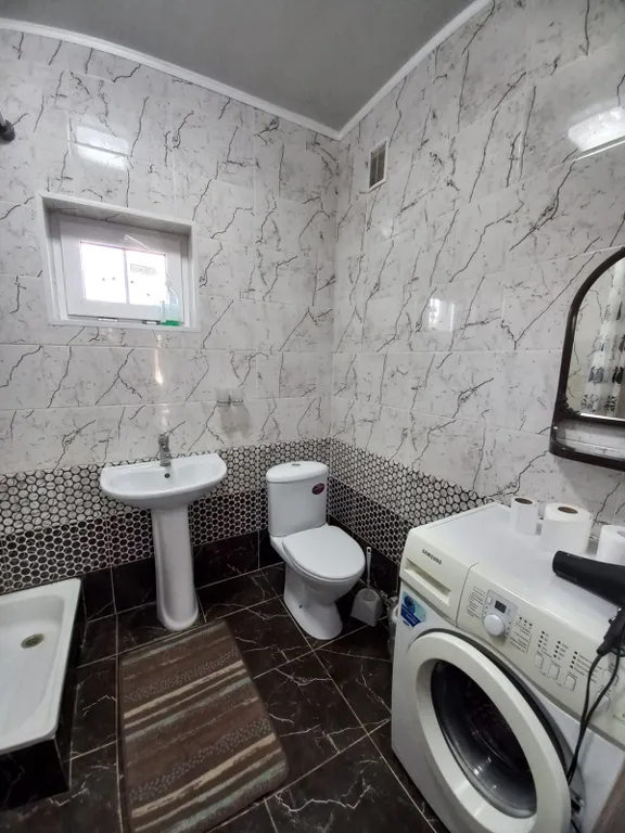 Домик у озера