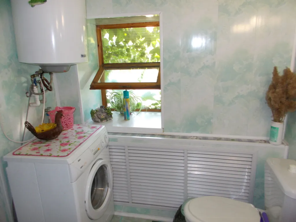 Коттедж Пол дома в зелёном саду в центре города — Ейск