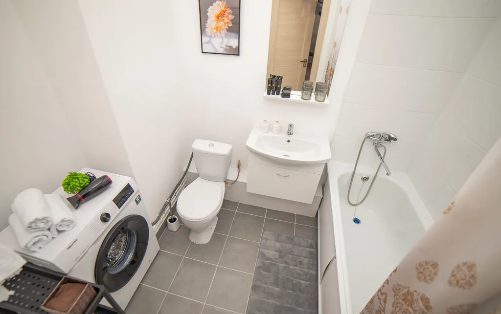 Евро 2К на Академика Ландау 36 для 4 гостей