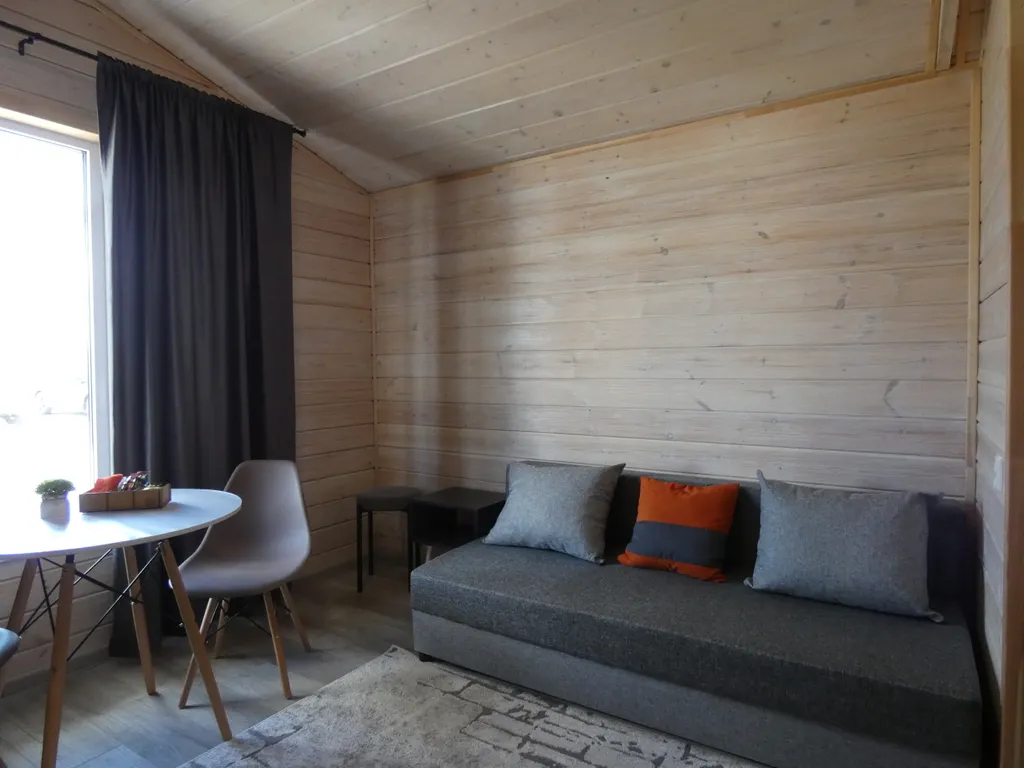 Уютный четырёхместный Домик с двуспальной кроватью