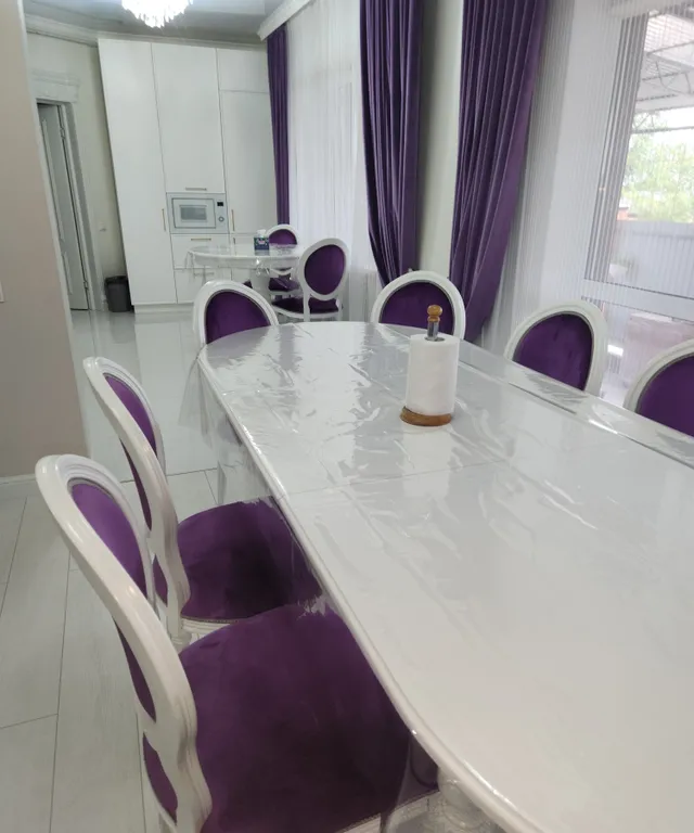 Большой дом с видом на гору