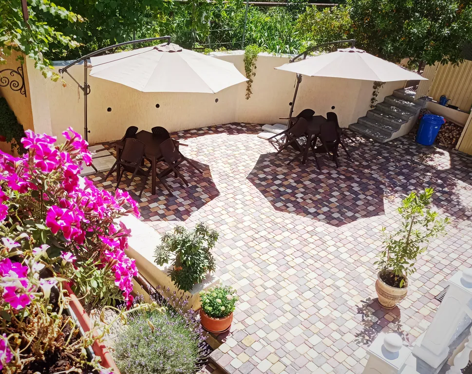 Номер комфорт с выходом цветочный дворик