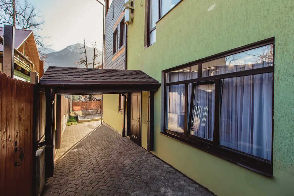 New lux apart с 3-спальнями в центре поляны