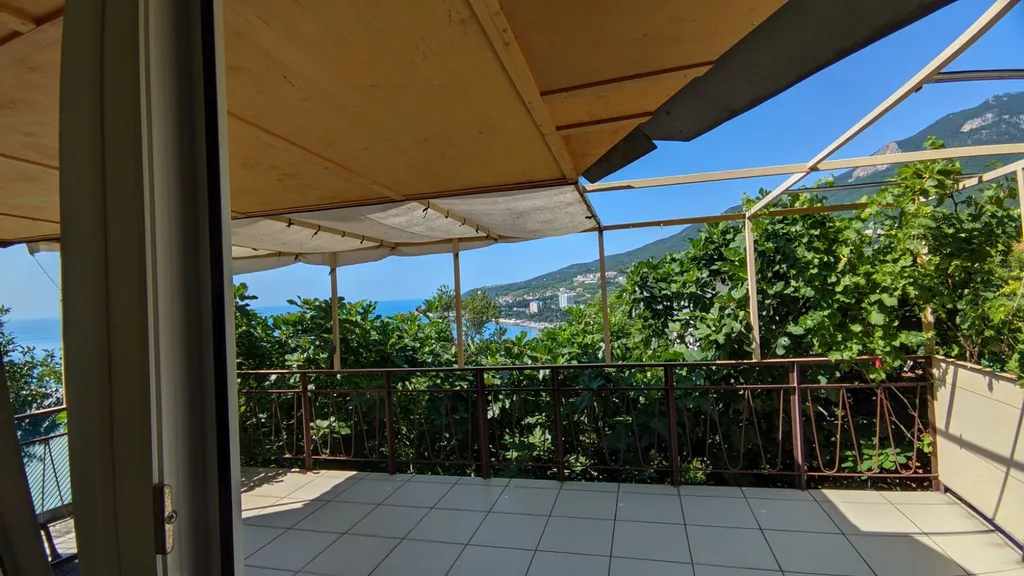 Квартира с видом на море и горы — аренда посуточно в Гурзуф