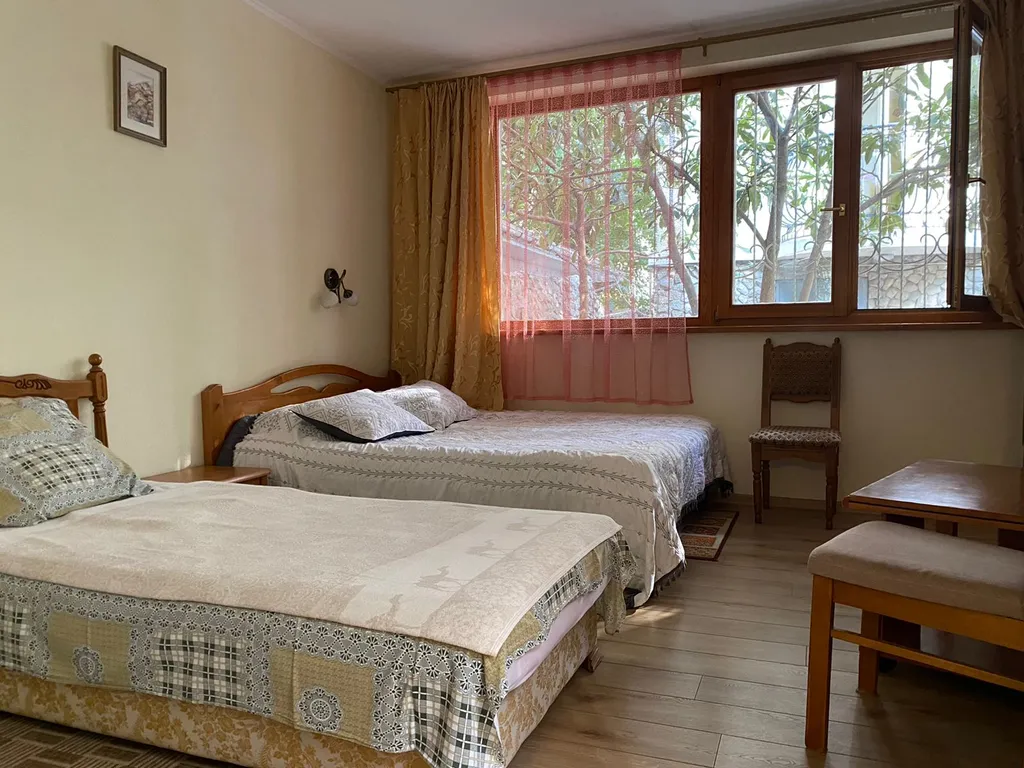 Уютный домик с двориком в центре города у моря