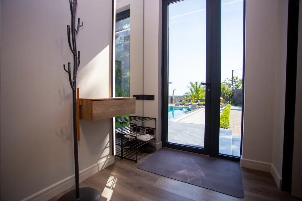 Дом у моря с бассейном