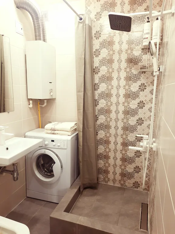 Квартира с евроремонтом в центре города, с видом на Волгу и ресторан