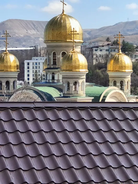 Двухуровневая квартира с видом на св. Никольский собор — аренда посуточно в Кисловодск