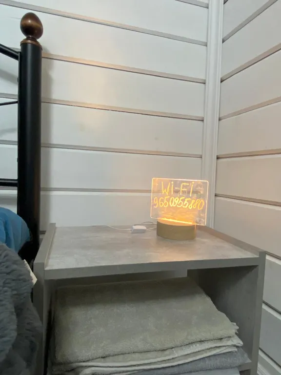 Дом с бассейном и сауной у пруда