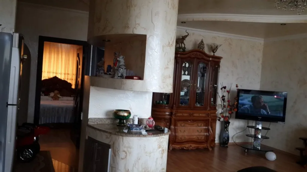 Квартира 3-комнатная Квартира — Батуми