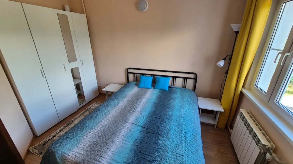 Трёхэтажный таунхаус в живописном месте с большим садом