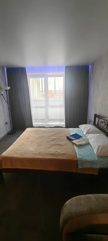 Студия с видом на ТЦ Планета