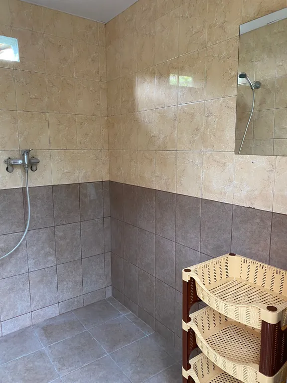 Первый этаж с отдельным входом в районе центрального рынка