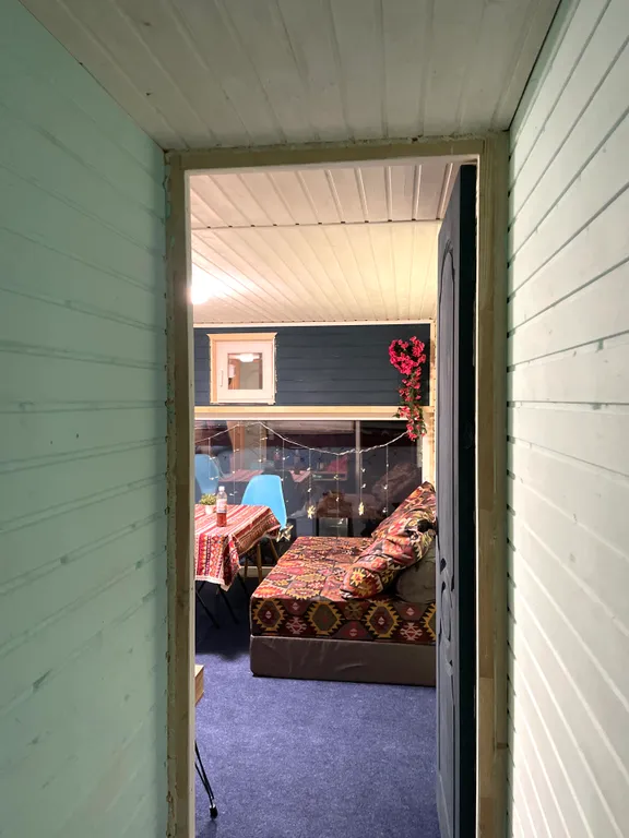 Домик мечты в самом живописном месте города, у реки и озера