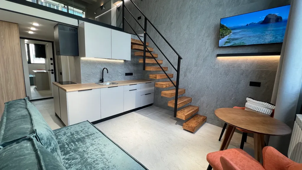 Квартира Квартира Двухуровневая студия в историческом центре рядом с Волковским театром — Ярославль