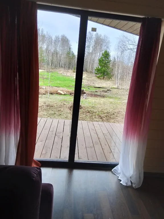 Дом в лесу на берегу озера Увильды