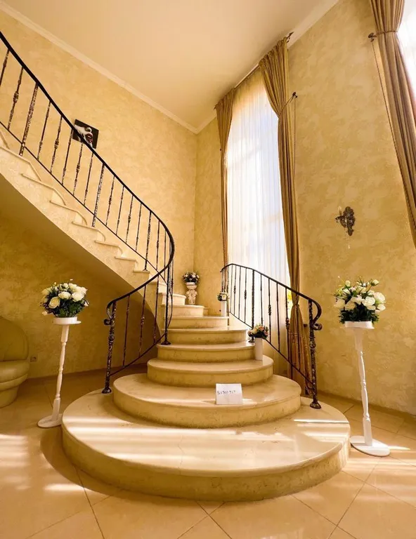 Дом с бассейном