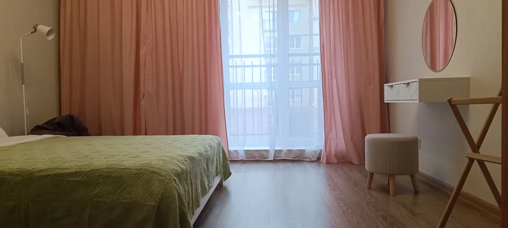 Евротрешка Pink с видом на воду и выходом на пляж