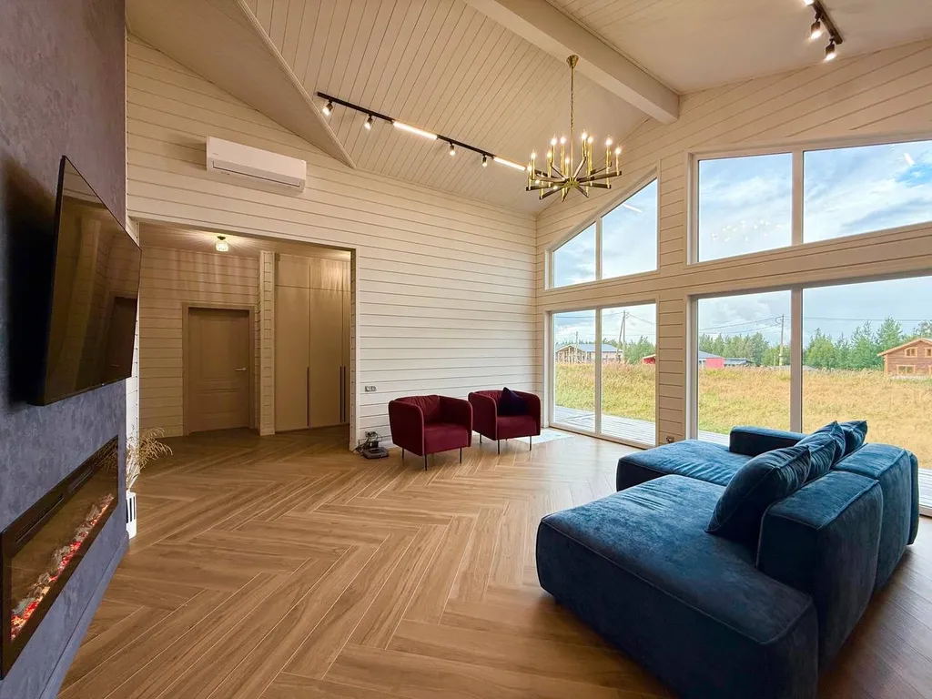 Загородный дом с большой террасой, кострищем и финской сауной