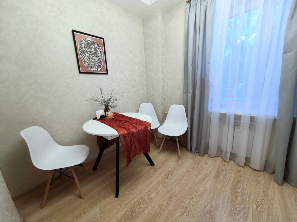 Просторная теплая квартира в центре с дизайнерским ремонтом