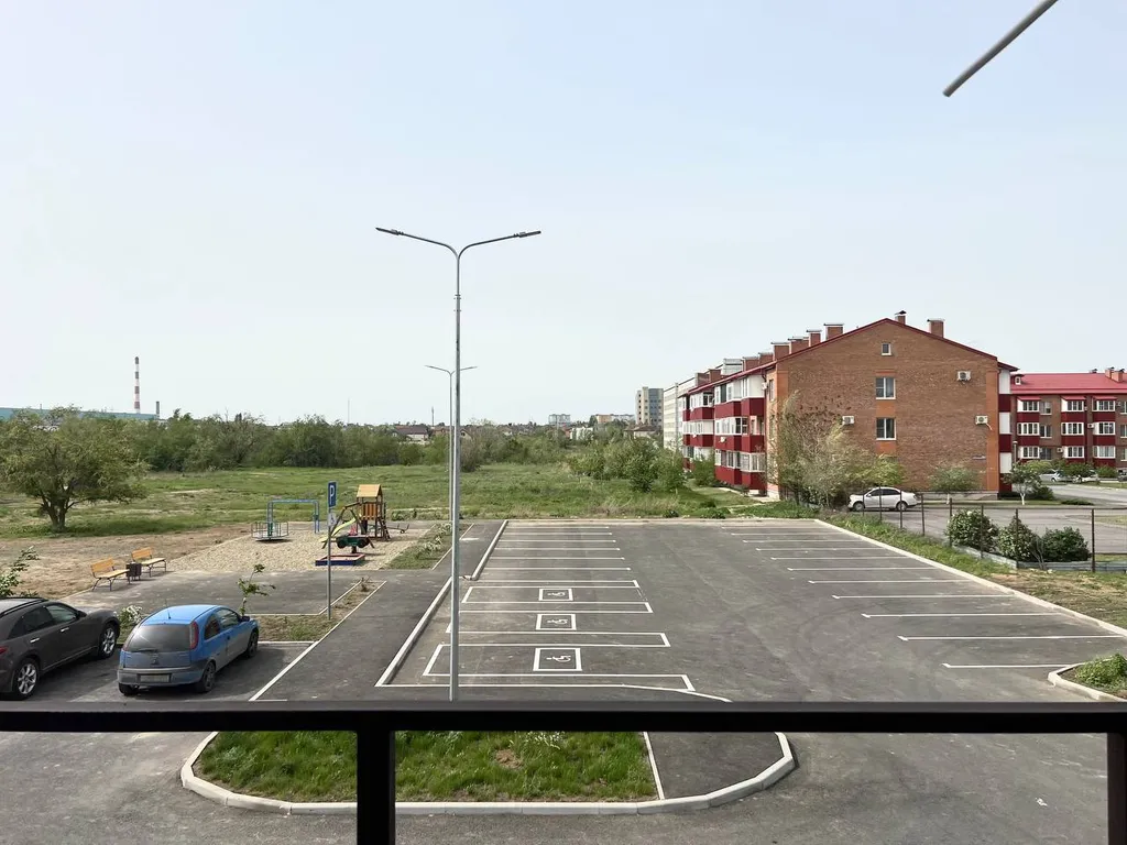 Новый апартамент с зоной отдыха на балконе