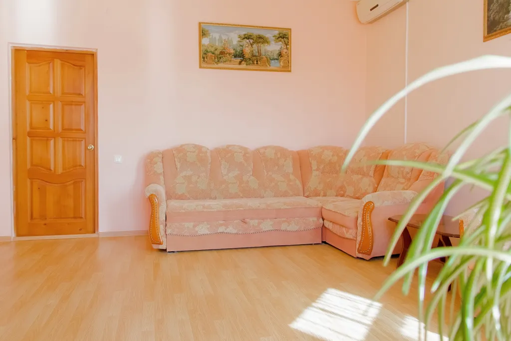 Уютная 2-х комнатная квартира с большой кухней