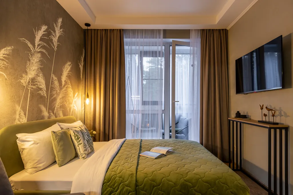 Студия Колосья с качелью на балконе и видом на сосны