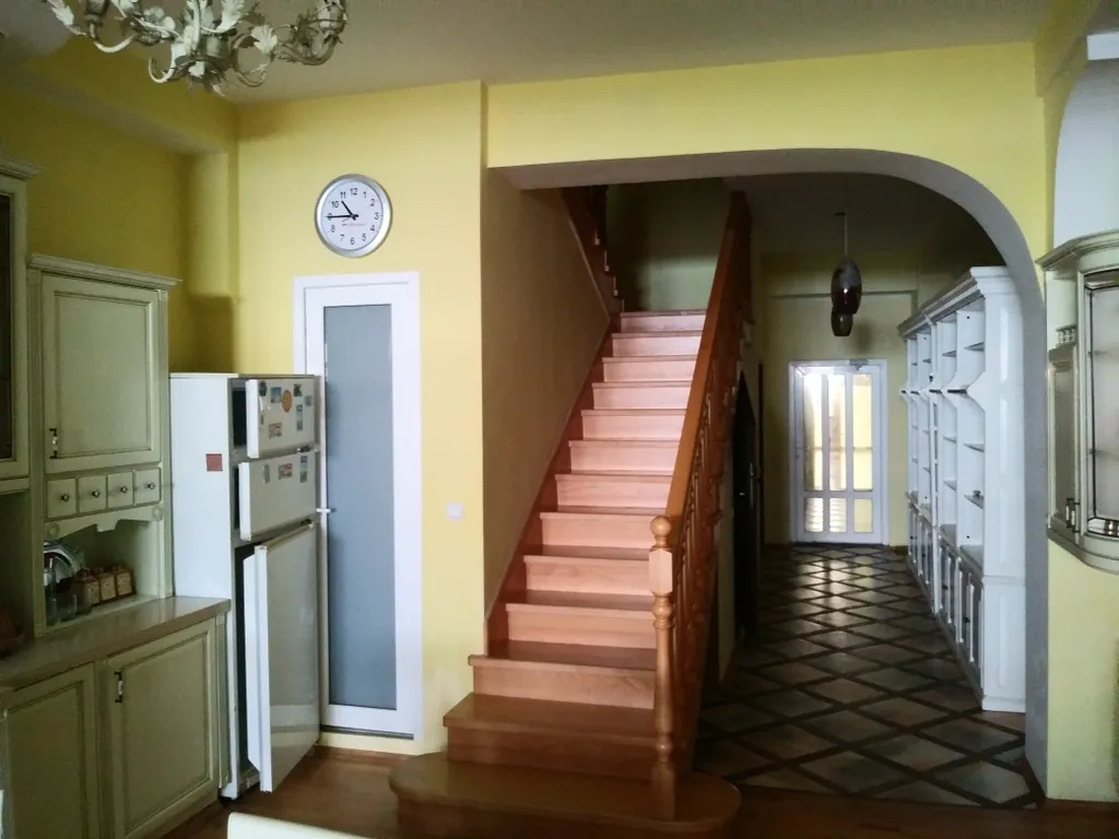 Эллинг на берегу моря