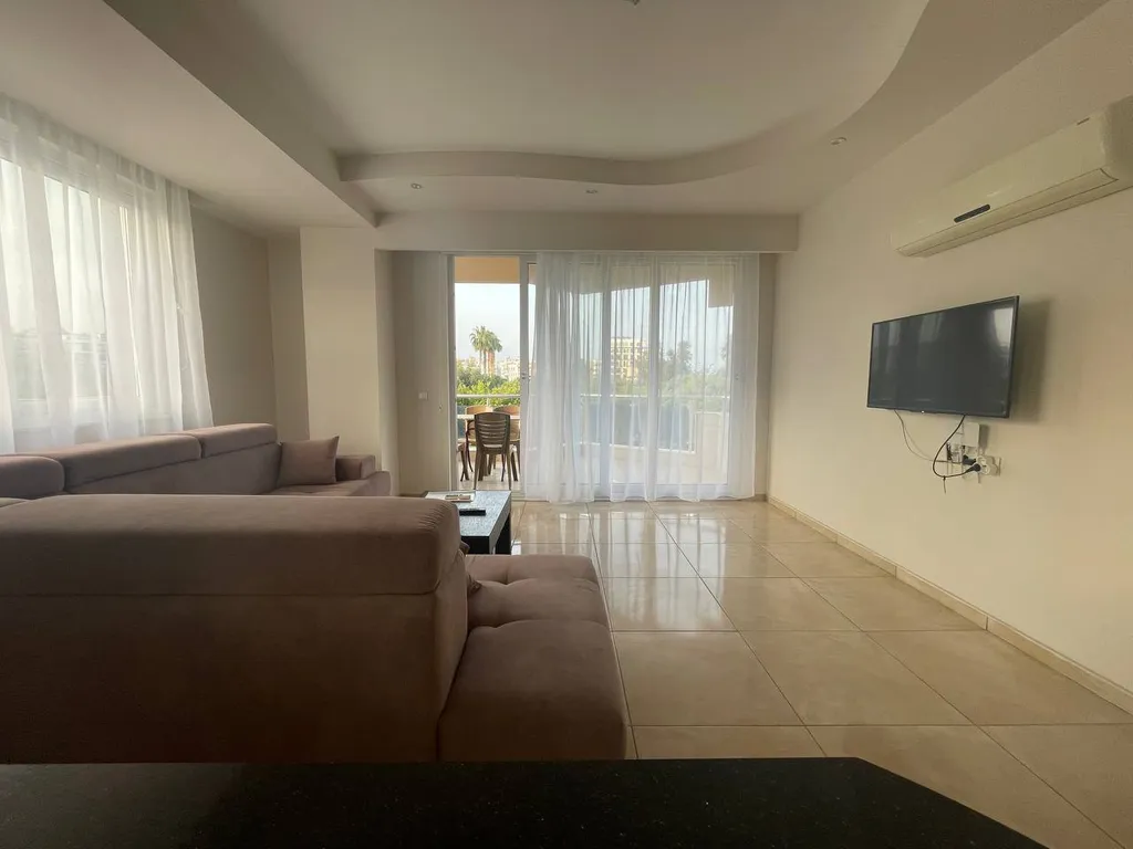 Квартира на Средиземном море с бассейном и горками 4