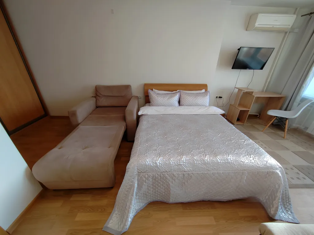 Около музея космонавтики с видом на памятник 600-летию Калуги