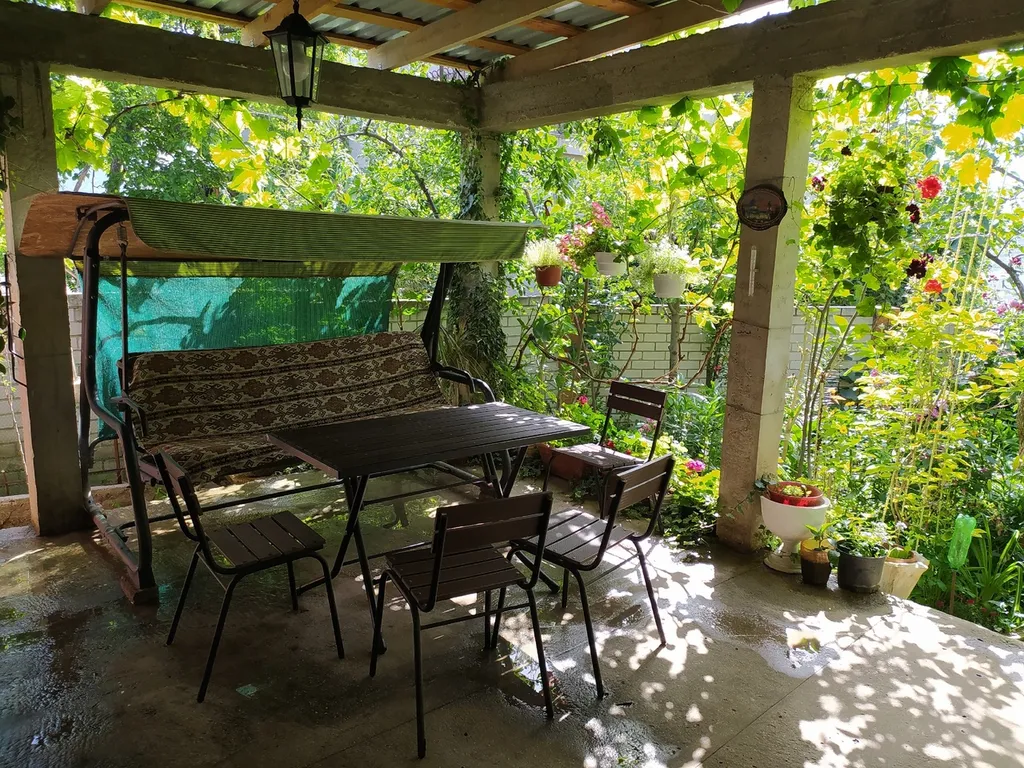 Коттедж с отдельным входом и двориком