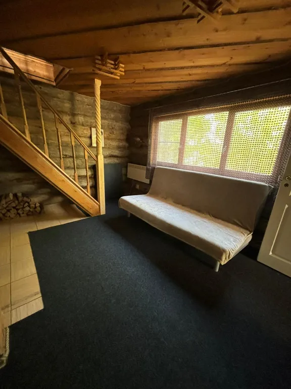 Дом у озера из натурального дерева