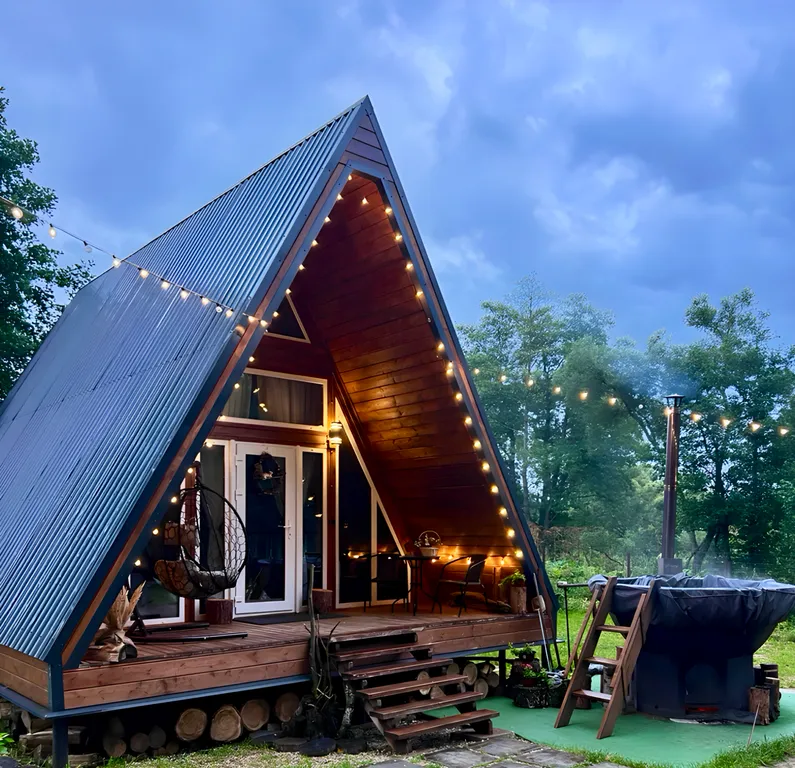 Уютный домик у леса