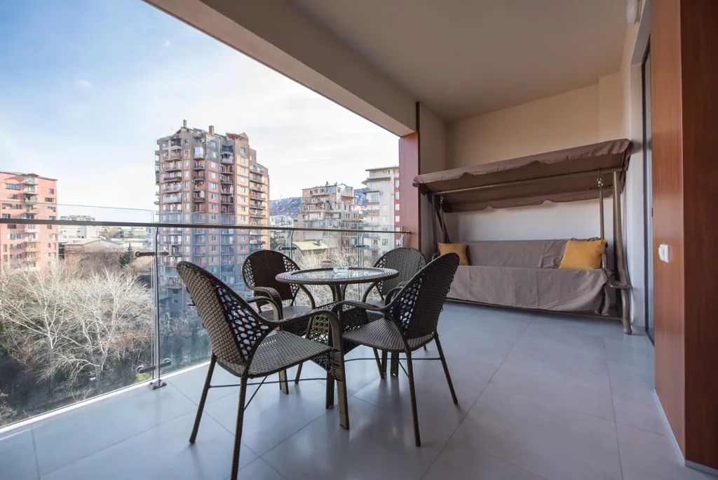 Просторная и светлая квартира у парка Мзиури