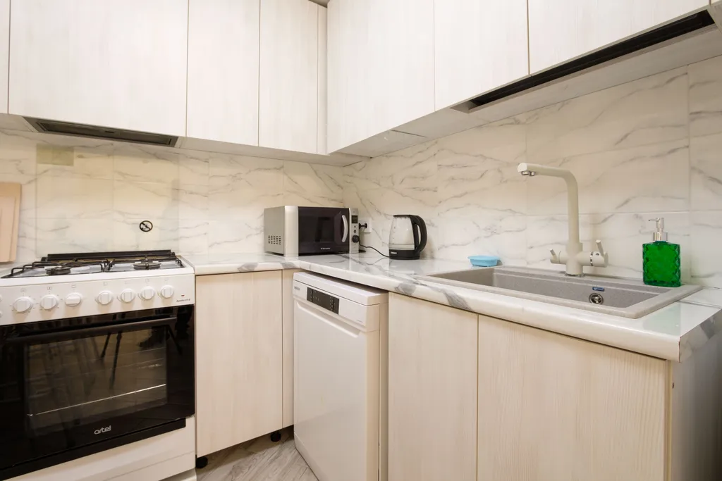 Светлая и уютная 2 комнатная квартира в центре прямо у станции метро