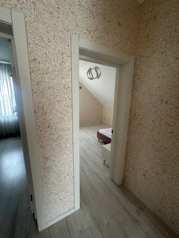 Двухэтажный гоcтeвой дoм в живoписном местe