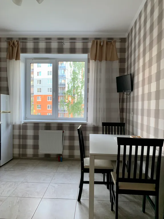 Двухкомнатная квартира возле метро.