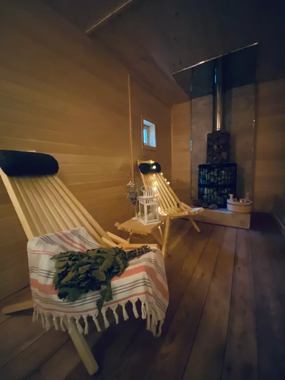 Домик в лесу с баней