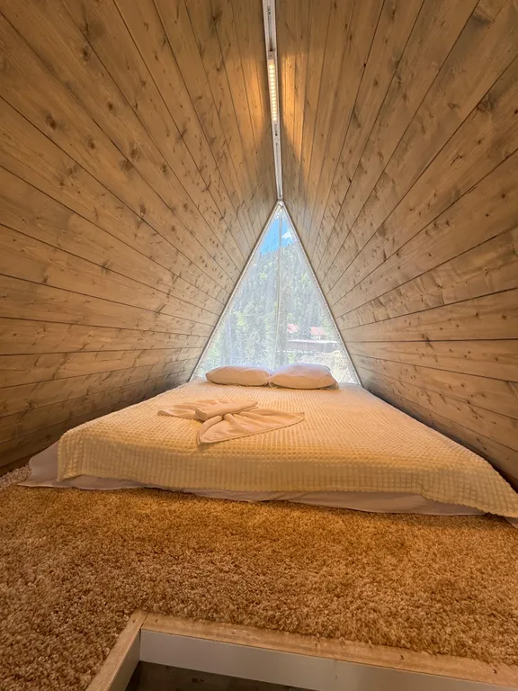 Афрейм возле канатной дороги