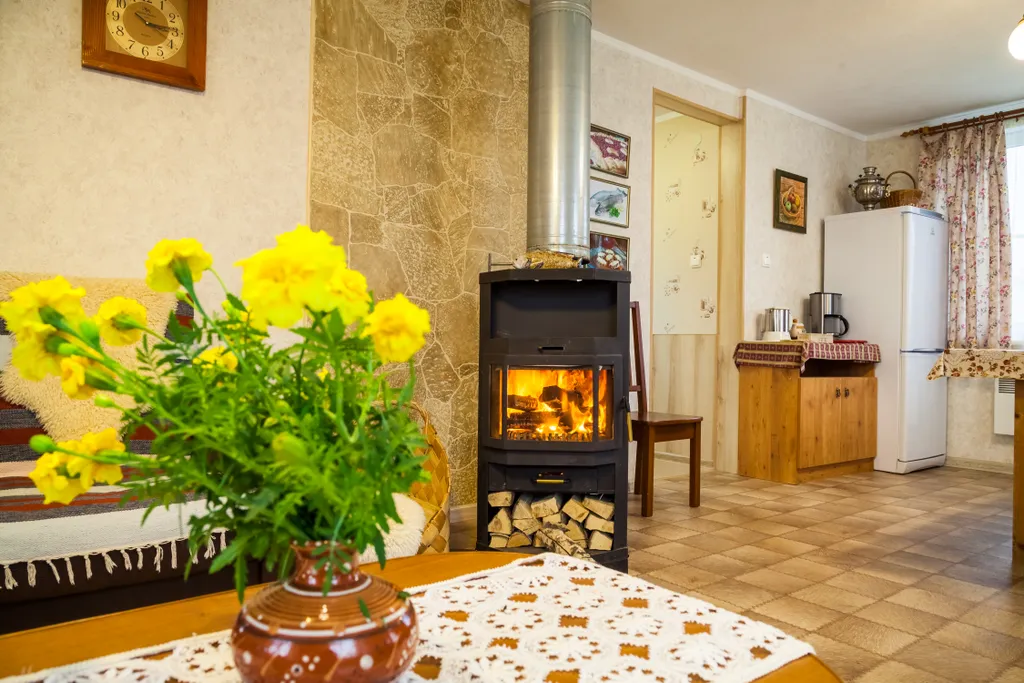 Дом на берегу реки