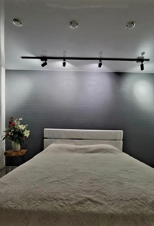 Уютная квартира с панорамными окнами и джакузи