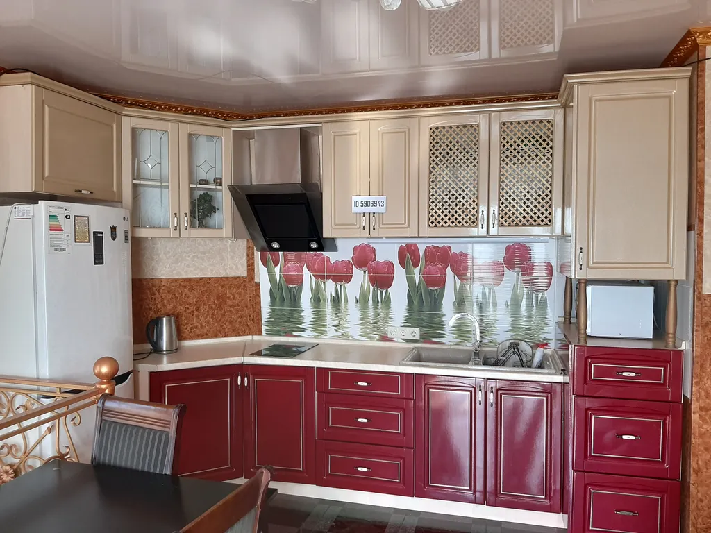 Дом с видом на море и город