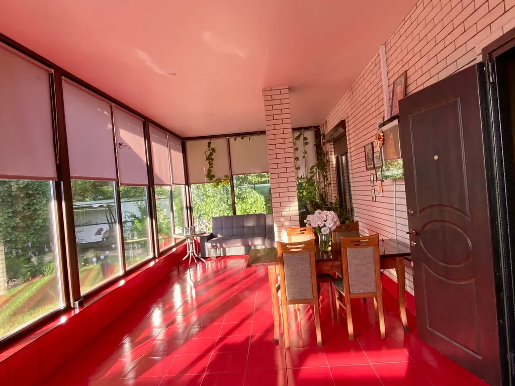 Уютный дом в городе