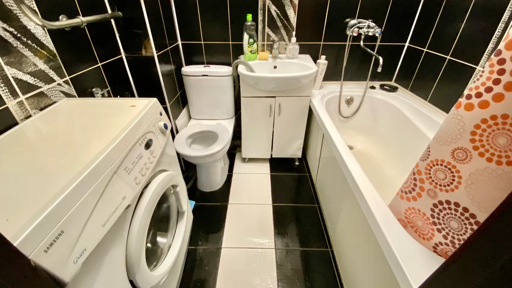 Рядом с детской больницей