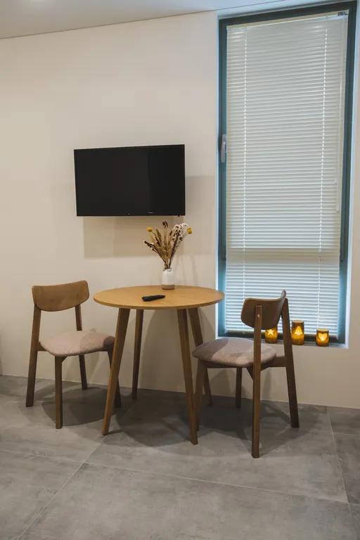 Студия с видом на горы и бассейном