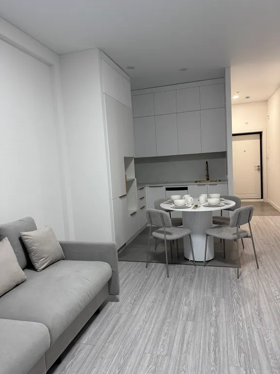 Новая квартира в центре микрорайона ЖК Знак